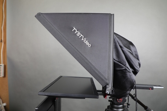 Teleprompter de tela dupla de 22 polegadas de alta transmissão de luz para interior / exterior no TYSTVideo